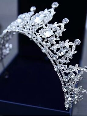 Crystal Bridal Tiara - Silver Rhinestone Crown new